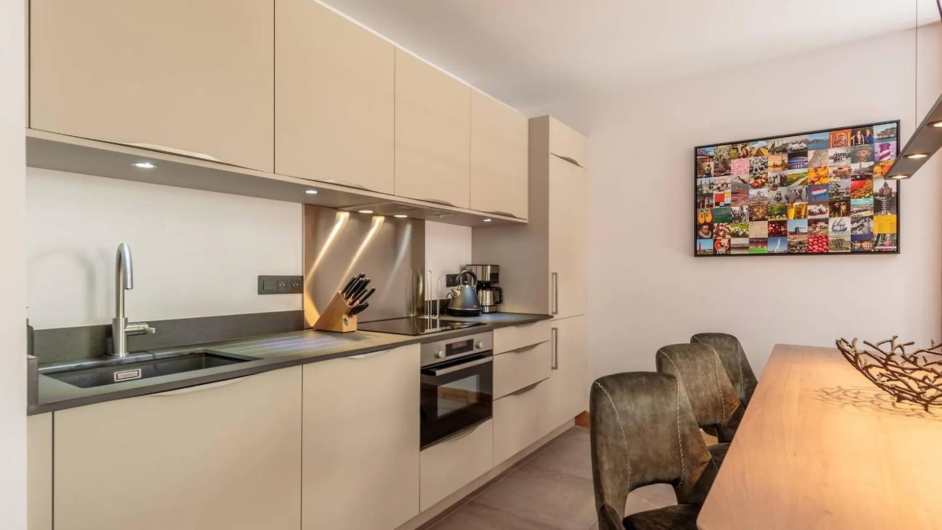 Appartement Cosy Avec Balcon, Parking Et Wi-Fi A Champagny-En-Vanoise - Fr-1-638-13 La Plagne 0*,  Francia